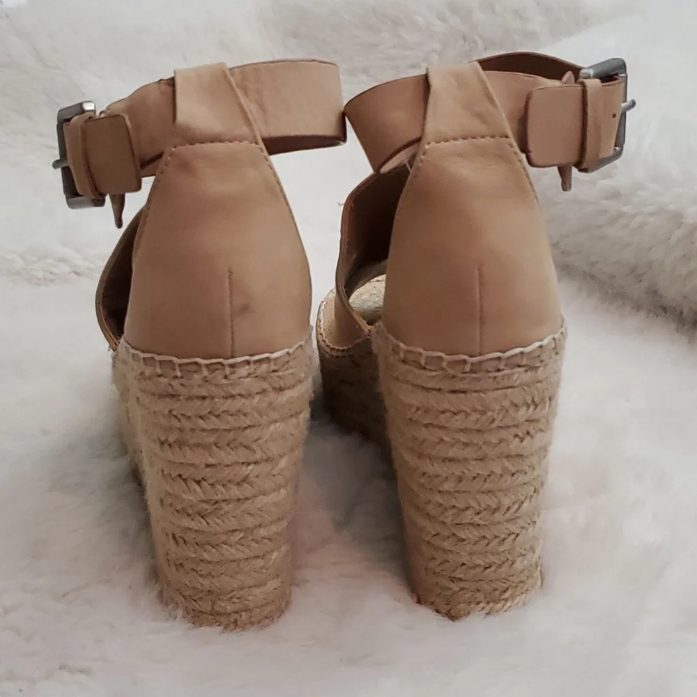 Marc Fisher MLANNIE Perforated Espadrille Wedge Sandals